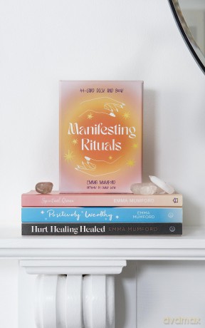 Manifesting Rituals: 44-card deck and guidebook to manifest your dream life - Emma Mumford [KSIĄŻKA]