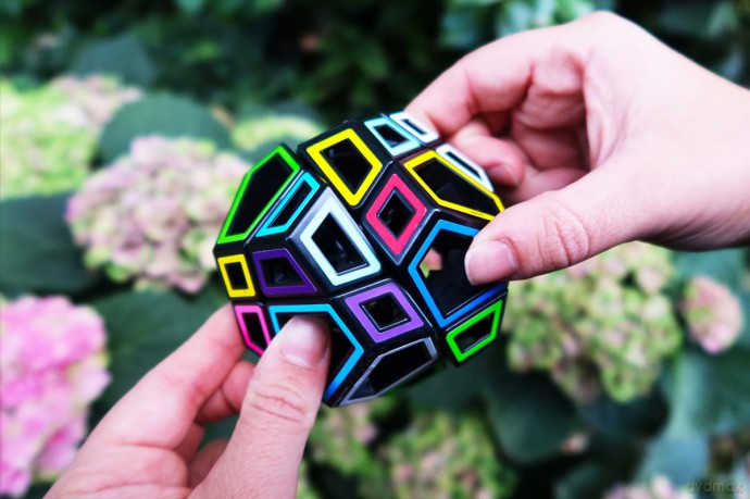 Meffert's M5096 Hollow Skewb Ultimate Puzzle, Multi-Colour [PUZZLE]