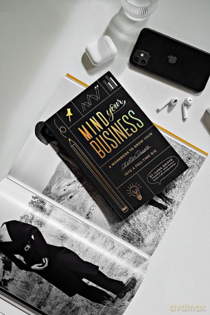 Mind Your Business: a Workbook to Grow your Creative Passion into a Full-time Gig - Ilana Griffo [KSIĄŻKA]