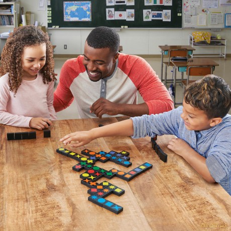 Mindware | Qwirkle UK Edition (NEW) | Board Game | Ages 5+ | 2-4 Players | 45 Minutes Playing Time [KSIĄŻKA]