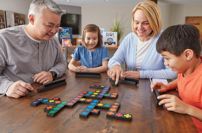 Mindware | Qwirkle UK Edition (NEW) | Board Game | Ages 5+ | 2-4 Players | 45 Minutes Playing Time [KSIĄŻKA]