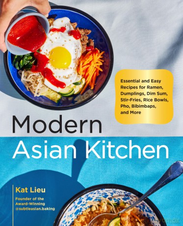 Modern Asian Kitchen: Essential and Easy Recipes for Ramen, Dumplings, Dim Sum, Stir-Fries, Rice Bowls, Pho, Bibimbaps, and More - Kat Lieu [KSIĄŻKA]