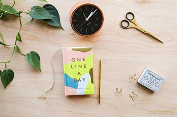 Modern One Line a Day: A Five-Year Memory Book - Moglea [KSIĄŻKA]