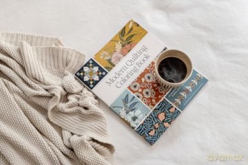 Modern Quilting Coloring Book: An Adult Coloring Book with Colorable Quilt Block Patterns and Removable Pages - Stephanie Sliwinski [KSIĄŻKA]