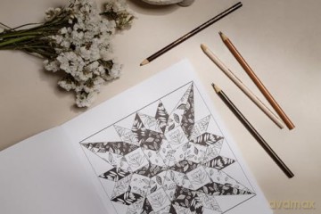 Modern Quilting Coloring Book: An Adult Coloring Book with Colorable Quilt Block Patterns and Removable Pages - Stephanie Sliwinski [KSIĄŻKA]