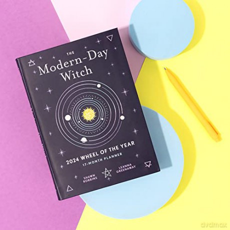 Modern-Day Witch 2024 Wheel of the Year 17-Month Planner (The Modern-Day Witch) - Shawn Robbins [KSIĄŻKA]