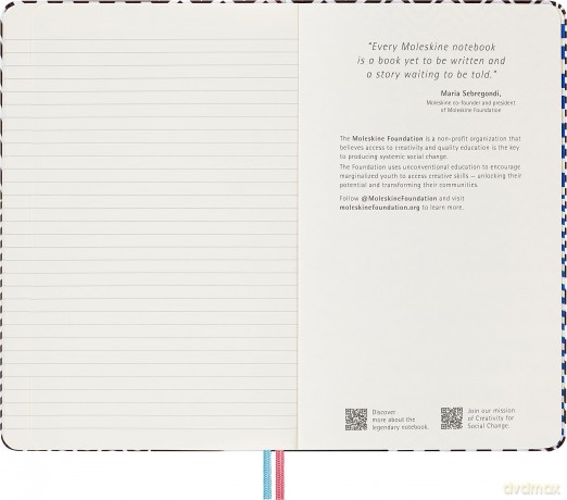Moleskine Notebook - Large, Ruled, Black and White, Hard Canvas Cover [KSIĄŻKA]