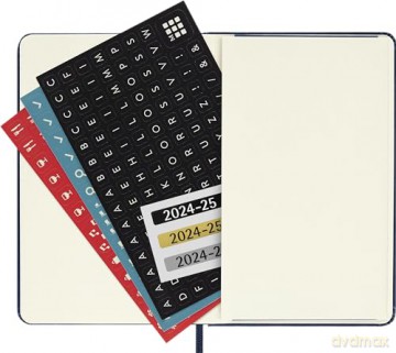 Moleskine Weekly Planner 2024-2025, Weekly Planner 18 Months 2025, With Space For Notes, With Hard Cover And Elastic Closure, Pocket Size 9 x 14 cm, Color Sapphire Blue [KSIĄŻKA]