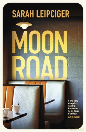 Moon Road: Exquisite portrait of marriage, divorce and reconciliation, for fans of OH WILLIAM - Sarah Leipciger [KSIĄŻKA]