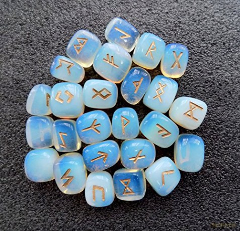 Moonstone Runes [KSIĄŻKA]
