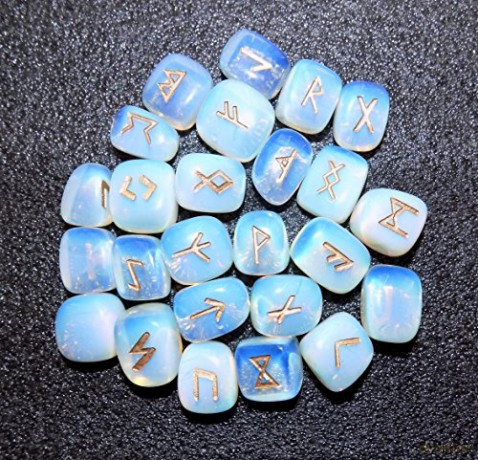 Moonstone Runes [KSIĄŻKA]