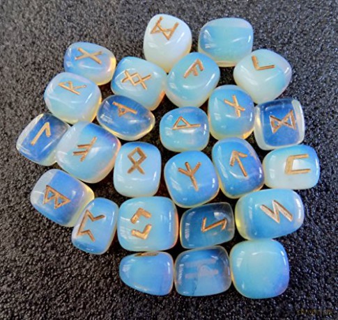 Moonstone Runes [KSIĄŻKA]