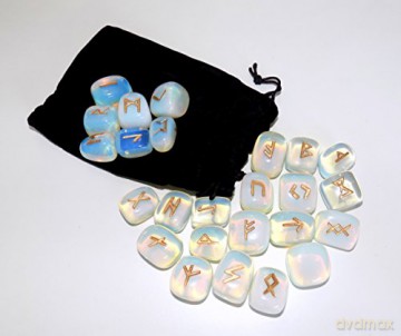 Moonstone Runes [KSIĄŻKA]