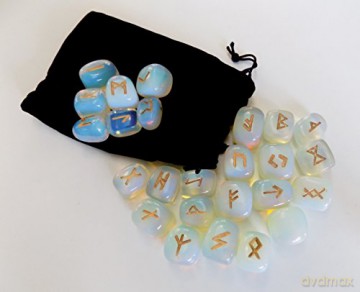 Moonstone Runes [KSIĄŻKA]