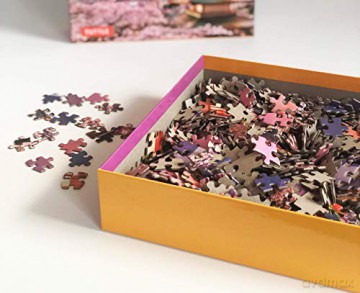 Mount Fuji, Japan Jigsaw Puzzle - 1,000 pieces: Snowcapped Mount Fuji and Chureito Pagoda in Springtime (Finished size 24 in X 18 in) [KSIĄŻKA]