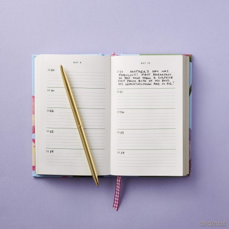 Mum's Floral One Line a Day: A Five-Year Memory Book - Chronicle Books [KSIĄŻKA]