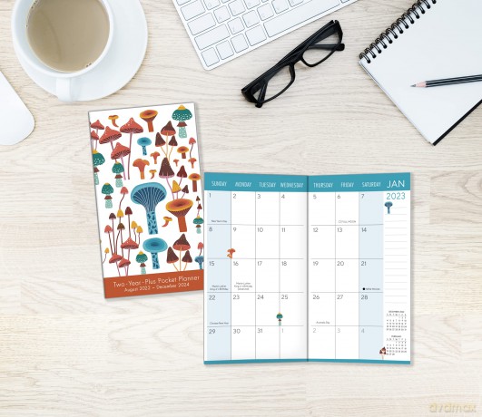 Mushroom August 2022 - December 2024 Two-Year-Plus Pocket Planner (CHECKBOOK2 YEAR POCKET PLANNER) [KSIĄŻKA]