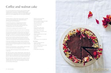 My Little Cake Tin: Over 70 Versatile, Beautiful, Flavourful Bakes Using Just One Tin - Tarunima Sinha [KSIĄŻKA]