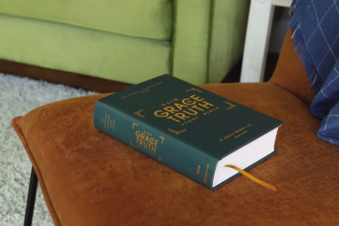 NASB, The Grace and Truth Study Bible, Hardcover, Green, Red Letter, 1995 Text, Comfort Print: New American Standard Bible, Green, Comfort Print, Red Print - Katty Baird [KSIĄŻKA]