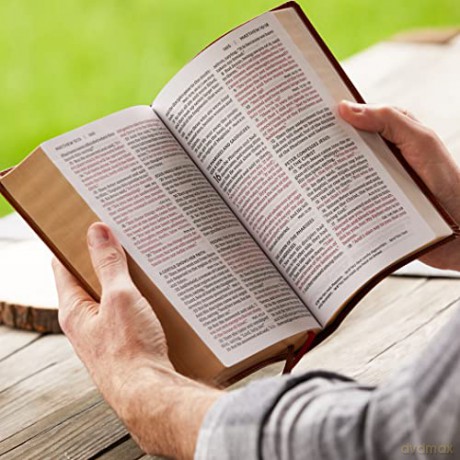 NKJV, End-of-Verse Reference Bible, Personal Size Large Print, Leathersoft, Green, Red Letter, Thumb Indexed, Comfort Print: Holy Bible, New King James Version - Thomas Nelson [KSIĄŻKA]