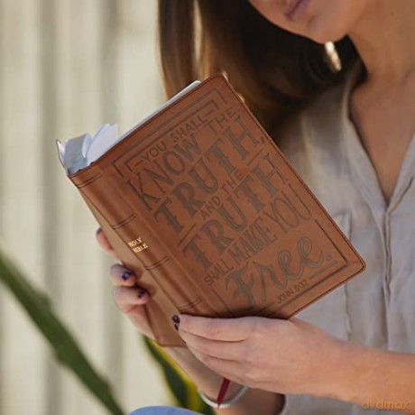 NKJV, End-of-Verse Reference Bible, Personal Size Large Print, Leathersoft, Green, Red Letter, Thumb Indexed, Comfort Print: Holy Bible, New King James Version - Thomas Nelson [KSIĄŻKA]