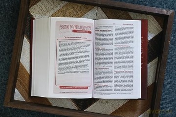 NKJV, Teen Study Bible, Hardcover, Comfort Print: NKJV, Teen Study Bible, Comfort Print - Kimberly McIntosh [KSIĄŻKA]