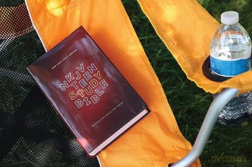NKJV, Teen Study Bible, Hardcover, Comfort Print: NKJV, Teen Study Bible, Comfort Print - Kimberly McIntosh [KSIĄŻKA]