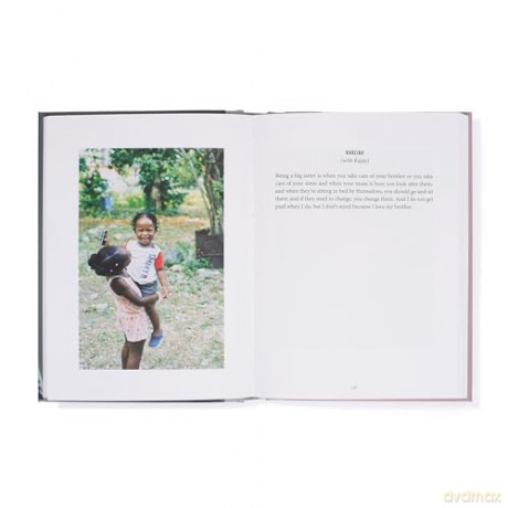On Family: the joys and challenges of family life; a photographic project - The School of Life [KSIĄŻKA]