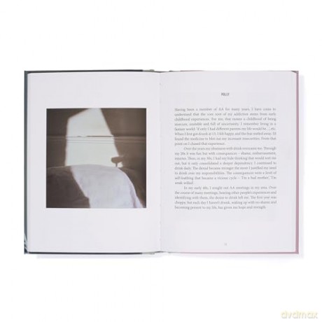On Family: the joys and challenges of family life; a photographic project - The School of Life [KSIĄŻKA]