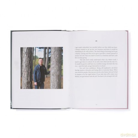 On Family: the joys and challenges of family life; a photographic project - The School of Life [KSIĄŻKA]