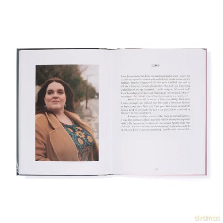 On Family: the joys and challenges of family life; a photographic project - The School of Life [KSIĄŻKA]