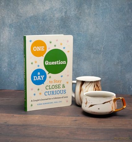 One Question a Day to Stay Close and Crious: A Couple's Journey for a Lifetime of Love - Gina Senarighi [KSIĄŻKA]
