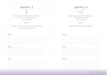 One Question a Day with God: A Three-Year Journal: Daily Reflections on Faith - Hannah Gooding [KSIĄŻKA]