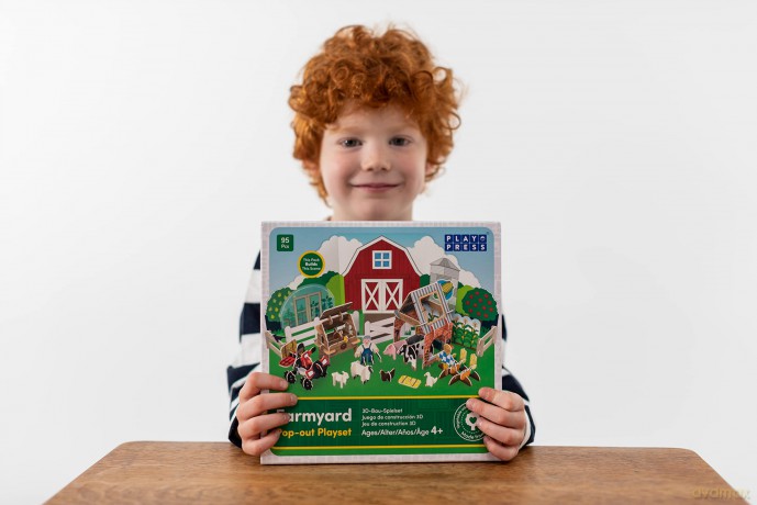 PLAYPRESS Farmyard Pop-out Build and Play Playset - One of the UK's Most Popular Farm Toys - Interactive 3D Construction Toy - 12 Animals and Characters - Eco-Friendly - Foldable - Ages 4 and Over [KSIĄŻKA]