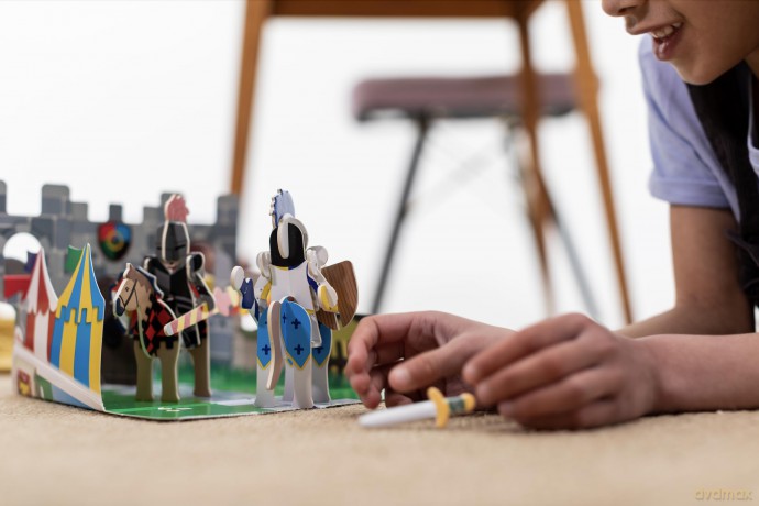 PLAYPRESS Knights Castle Pop-out Playset - Eco-Friendly Building Toys - Easy Storage - Construction Toys for Ages 4+ [KSIĄŻKA]
