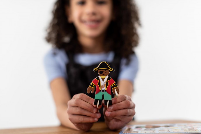 PLAYPRESS Pirate Island Pop-out Playset - Eco-Friendly Building Toys - Easy Storage - Construction Toys for Ages 4+ [KSIĄŻKA]