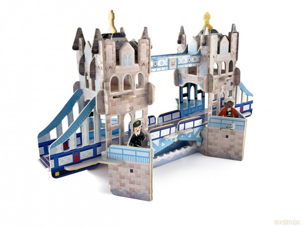 PLAYPRESS Tower Bridge Playset - Eco-Friendly Building Toys - Easy Storage - Construction Toys for Ages 7+ [KSIĄŻKA]