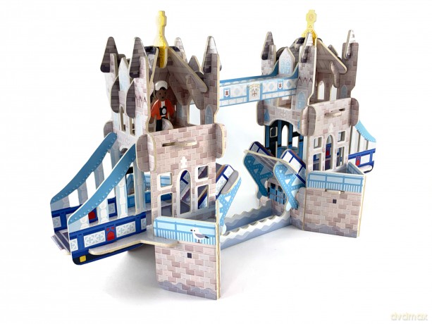PLAYPRESS Tower Bridge Playset - Eco-Friendly Building Toys - Easy Storage - Construction Toys for Ages 7+ [KSIĄŻKA]