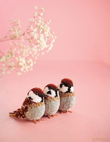Pom-Pom Birds: Craft an artisan yarn flock - Susanne Pypke [KSIĄŻKA]