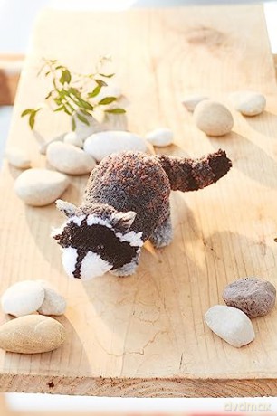 Pom-Pom Forest Animals: Craft an artisan yarn menagerie - Susanne Pypke [KSIĄŻKA]