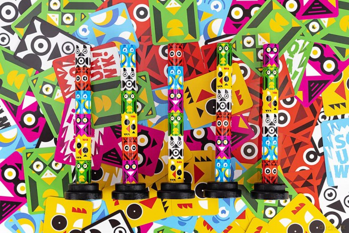 Professor Puzzle | Pecking Order | Card Game | Ages 8+ | 3-5 Players,Yellow [KSIĄŻKA]