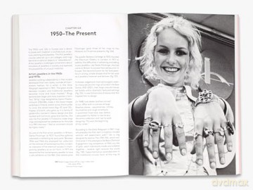 Rings (Victoria and Albert Museum): The History of Accessories - Rachel Church [KSIĄŻKA]