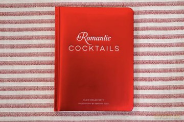ROMANTIC COCKTAILS: Craft Cocktail Recipes for Couples, Crushes, and Star-Crossed Lovers - McLafferty [KSIĄŻKA]