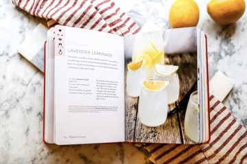 ROMANTIC COCKTAILS: Craft Cocktail Recipes for Couples, Crushes, and Star-Crossed Lovers - McLafferty [KSIĄŻKA]