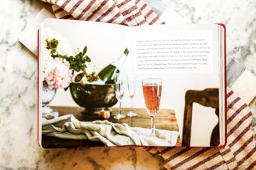 ROMANTIC COCKTAILS: Craft Cocktail Recipes for Couples, Crushes, and Star-Crossed Lovers - McLafferty [KSIĄŻKA]