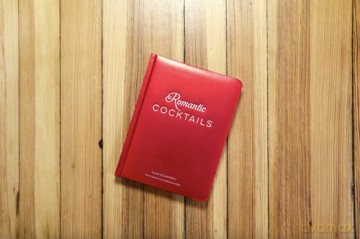 ROMANTIC COCKTAILS: Craft Cocktail Recipes for Couples, Crushes, and Star-Crossed Lovers - McLafferty [KSIĄŻKA]