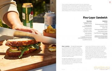 Sea Lover's Cookbook: Recipes for Memorable Meals on or near the Water - Sidney Bensimon [KSIĄŻKA]