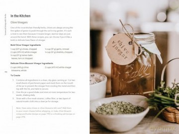 Seasonal Living with Herbs: How to Grow, Harvest, Preserve and Use Herbs Year Round (Seasonal Herbs, Herbal Gardening) - Jess Buttermore [KSIĄŻKA]