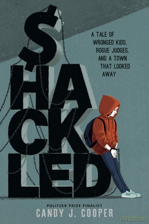 Shackled: A Tale of Wronged Kids, Rogue Judges, and a Town that Looked Away - Candy J. Cooper [KSIĄŻKA]