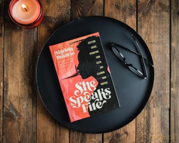 She Speaks Fire: Battling Shame, Reigniting Your Faith, and Claiming Your Purpose - Mariela Rosario [KSIĄŻKA]